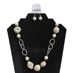 Vintage Sona Fashion White & Black Chunky Howlite Faux Pearl Earrings & Necklace